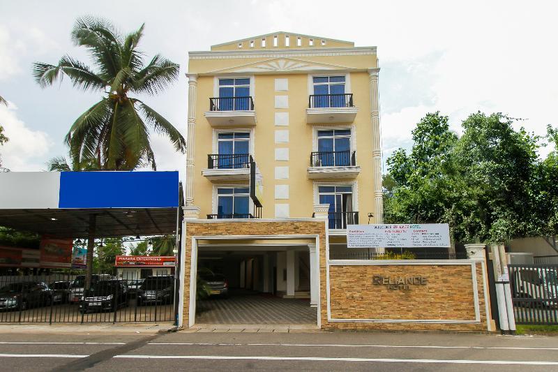 קולומבו Oyo 126 Reliance Hotel מראה חיצוני תמונה