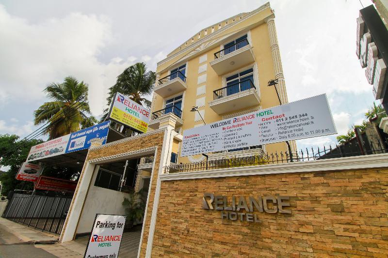 קולומבו Oyo 126 Reliance Hotel מראה חיצוני תמונה