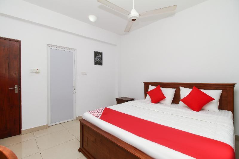 קולומבו Oyo 126 Reliance Hotel מראה חיצוני תמונה