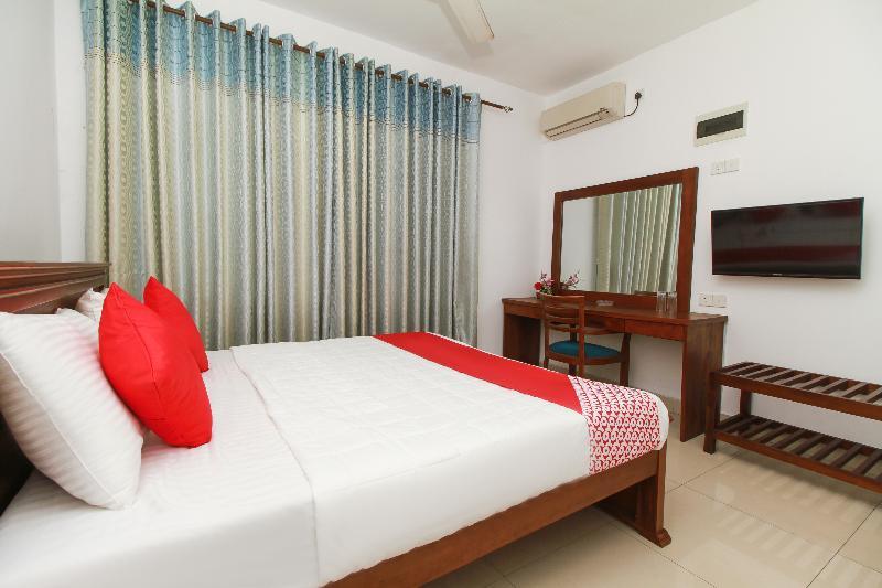 קולומבו Oyo 126 Reliance Hotel מראה חיצוני תמונה