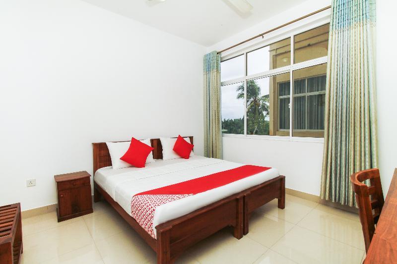 קולומבו Oyo 126 Reliance Hotel מראה חיצוני תמונה
