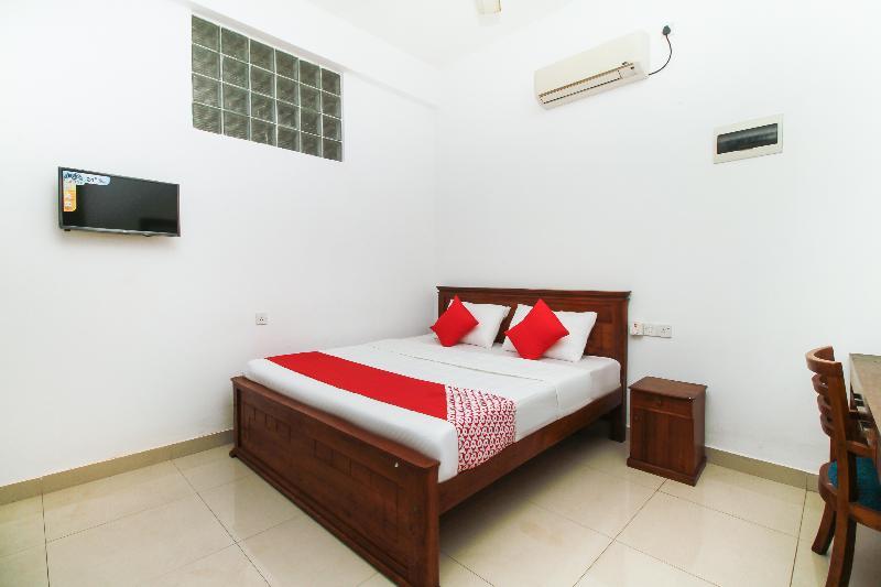 קולומבו Oyo 126 Reliance Hotel מראה חיצוני תמונה