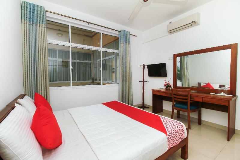 קולומבו Oyo 126 Reliance Hotel מראה חיצוני תמונה